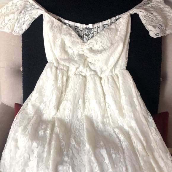 Lace off shoulder maternity dress size medium - Picture 3 of 4